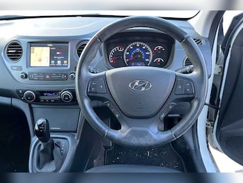 Used Hyundai i10 2019 for sale - 76378614: Photo
