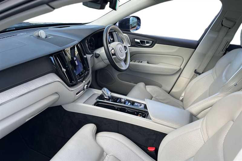 Used Volvo XC60 2021 for sale - 76804366: Photo 2