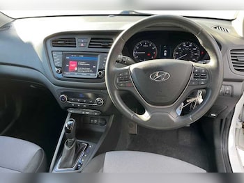 Used Hyundai i20 2017 for sale - 76248692: Photo