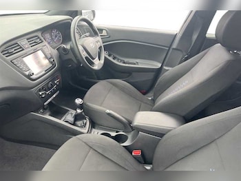 Used Hyundai i20 2018 for sale - 77972059: Photo