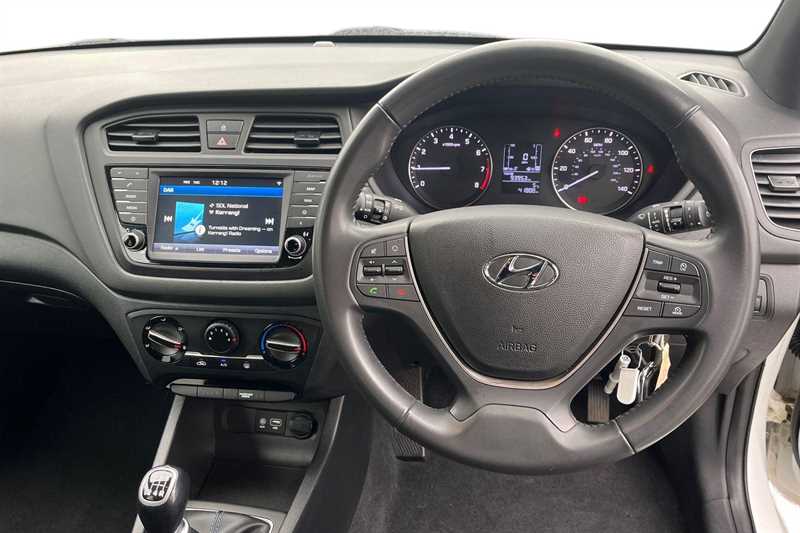 Used Hyundai i20 2018 for sale - 77972059: Photo 4