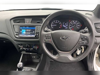 Used Hyundai i20 2018 for sale - 77972059: Photo