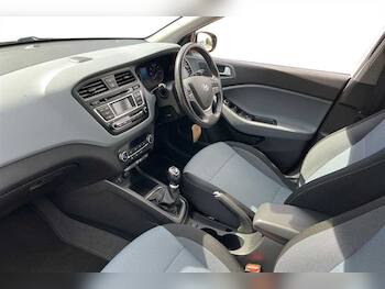Used Hyundai i20 2017 for sale - 79768707: Photo