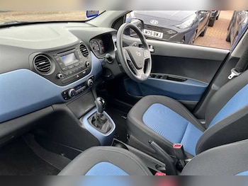 Used Hyundai i10 2016 for sale - 76297709: Photo 2