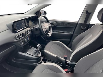 Used Hyundai i10 2023 for sale - 77526399: Photo