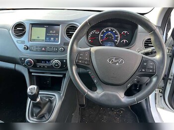 Used Hyundai i10 2019 for sale - 76731842: Photo