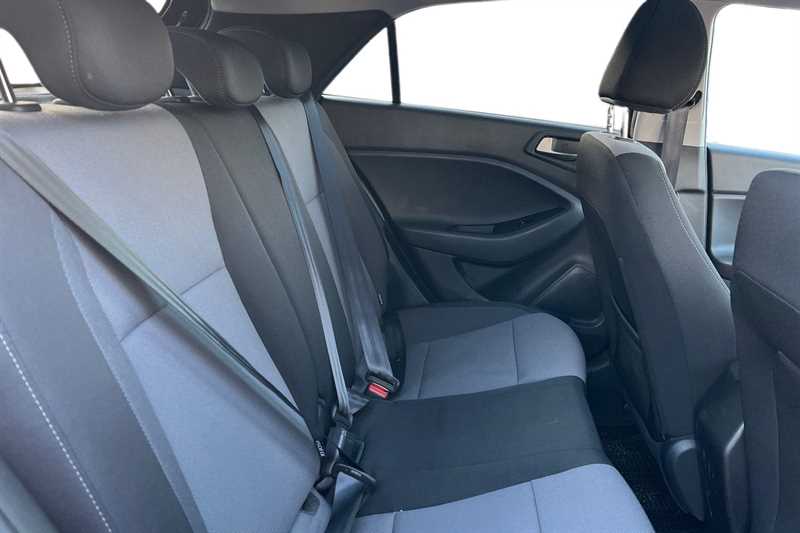 Used Hyundai i20 2018 for sale - 76875260: Photo 8