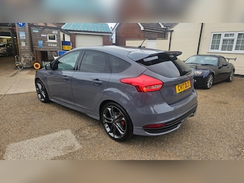 Used Ford Focus 2017 for sale - 76232811: Photo