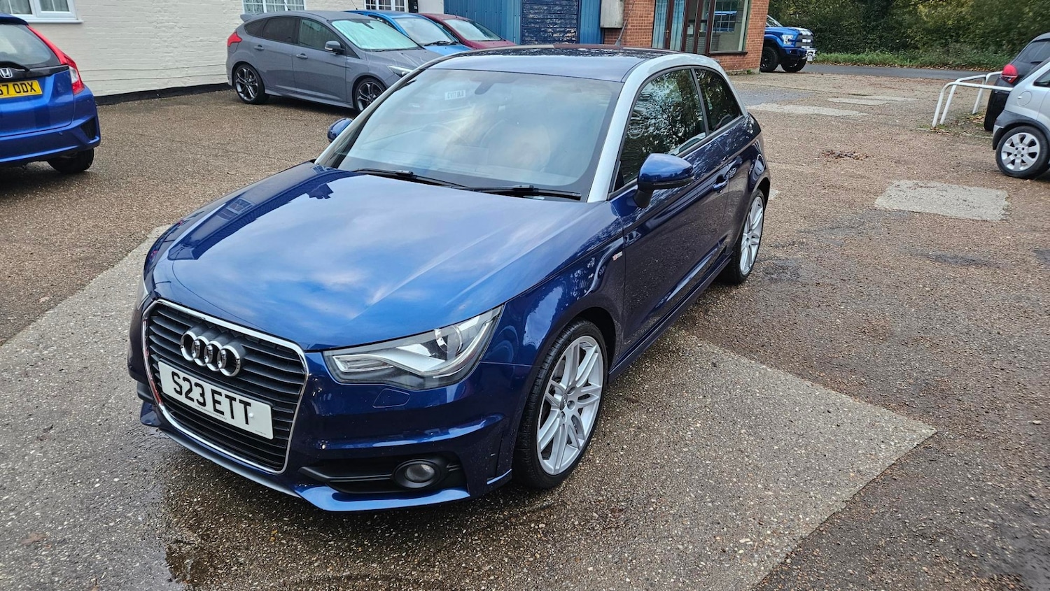 Used Audi A1 2010 for sale - 76329456: Photo 2