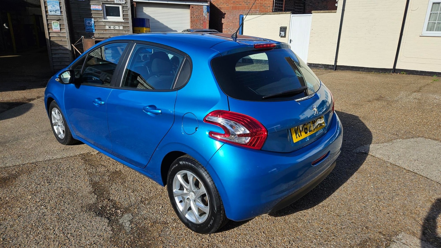 Used Peugeot 208 2012 for sale - 76364005: Photo 3