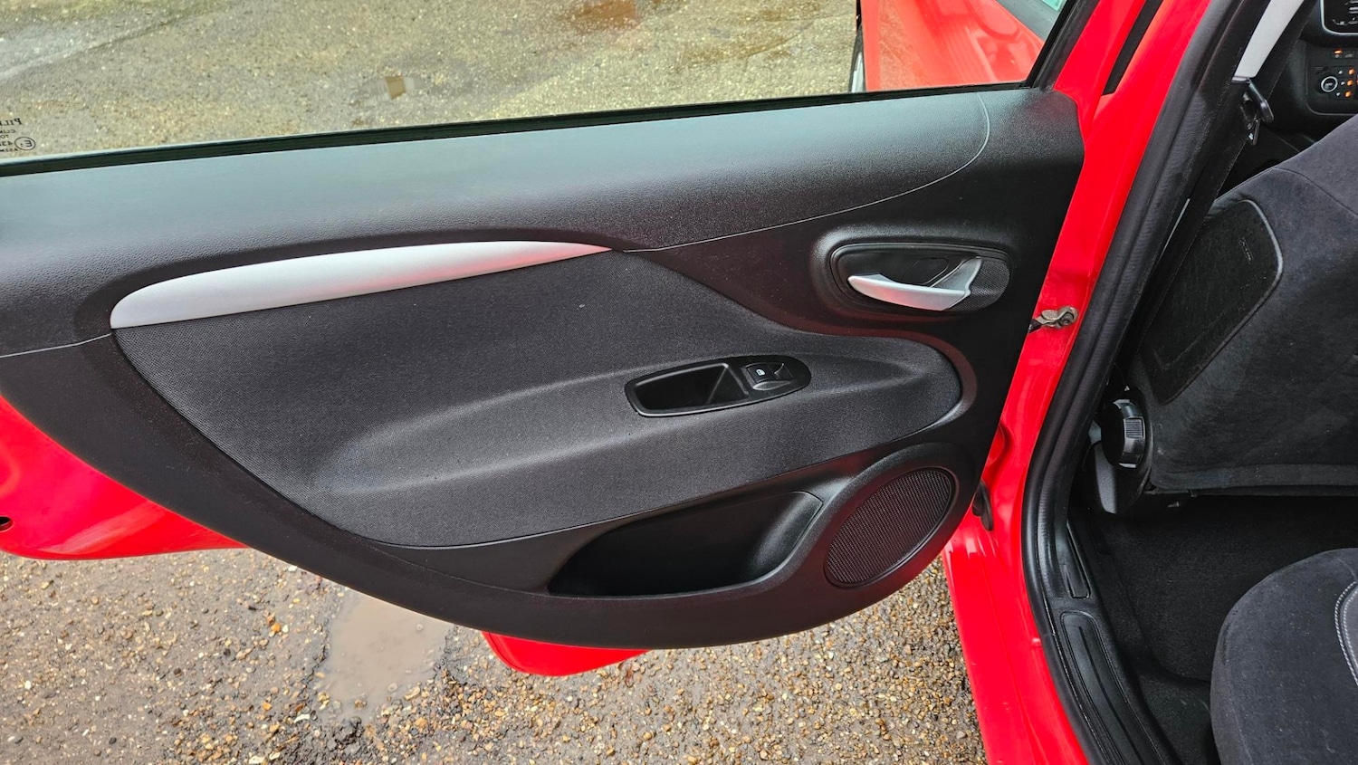 Used Fiat Punto 2014 for sale - 77375990: Photo 11