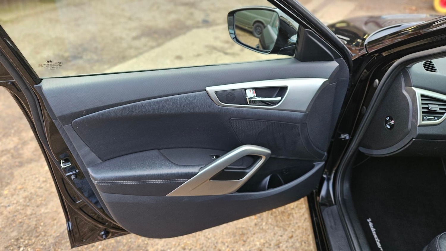 Used Hyundai Veloster 2013 for sale - 76638923: Photo 12