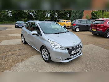 Peugeot - 208