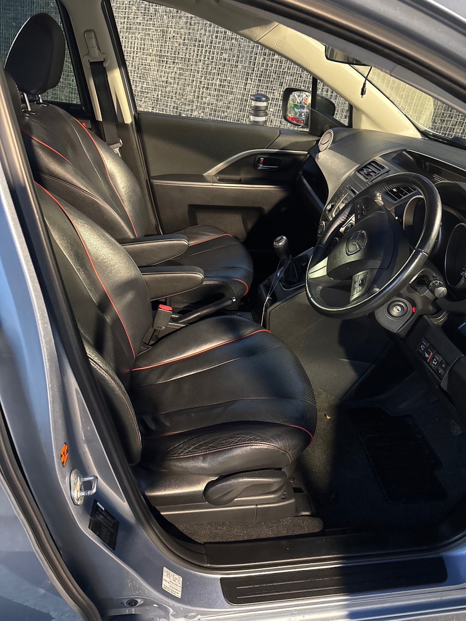 Used Mazda Mazda5 2010 for sale - 76847251: Photo 3