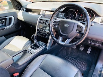 Used Land Rover Discovery Sport 2018 for sale - 76235354: Photo