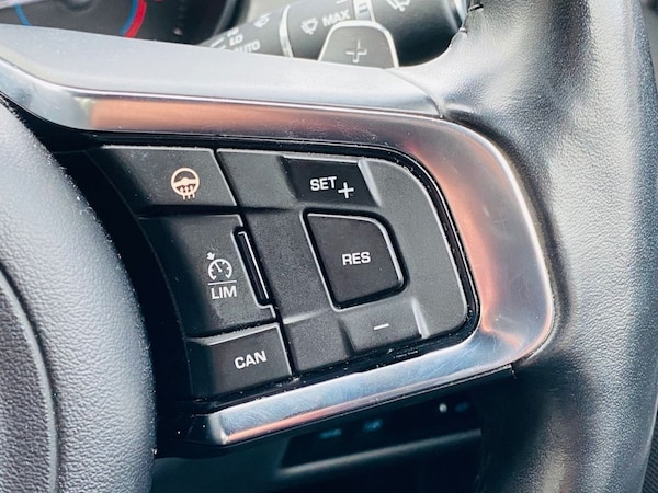 Used Jaguar XE 2017 for sale - 76173313: Photo 17