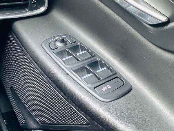Used Jaguar XE 2017 for sale - 76173313: Photo 22
