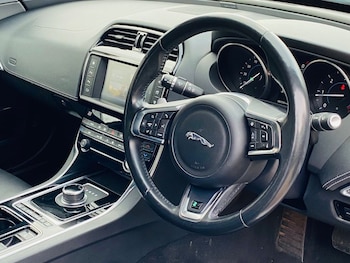 Used Jaguar XE 2017 for sale - 76173313: Photo 2