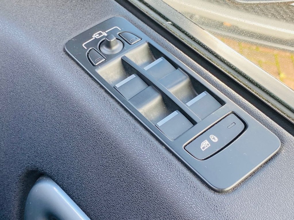 Used Land Rover Discovery Sport 2018 for sale - 76520473: Photo 15