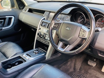 Used Land Rover Discovery Sport 2018 for sale - 76520473: Photo