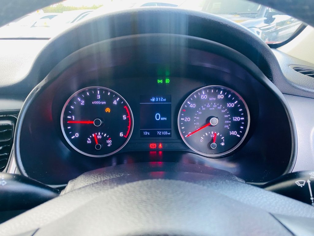 Used Kia Stonic 2018 for sale - 75985872: Photo 13