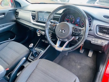 Used Kia Stonic 2018 for sale - 75985872: Photo