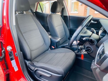 Used Kia Stonic 2018 for sale - 75985872: Photo