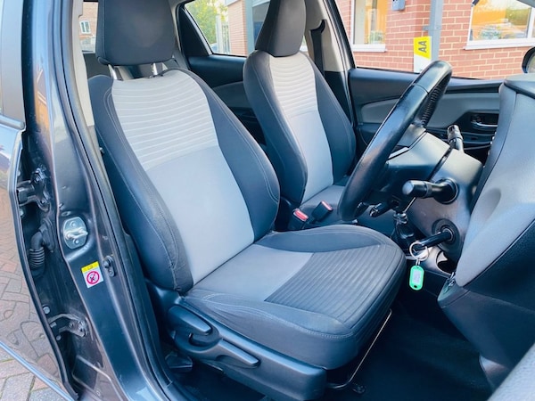 Used Toyota Yaris 2018 for sale - 76080470: Photo 4