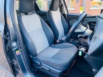 Used Toyota Yaris 2018 for sale - 76080470: Photo 4