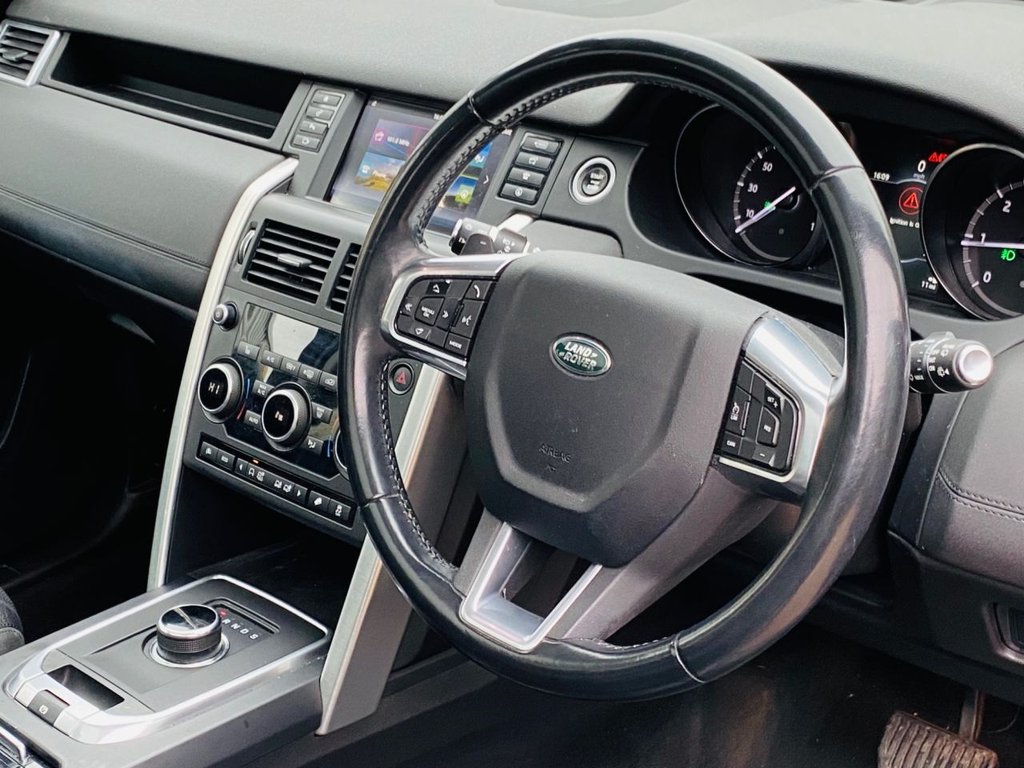 Used Land Rover Discovery Sport 2017 for sale - 76724364: Photo 2
