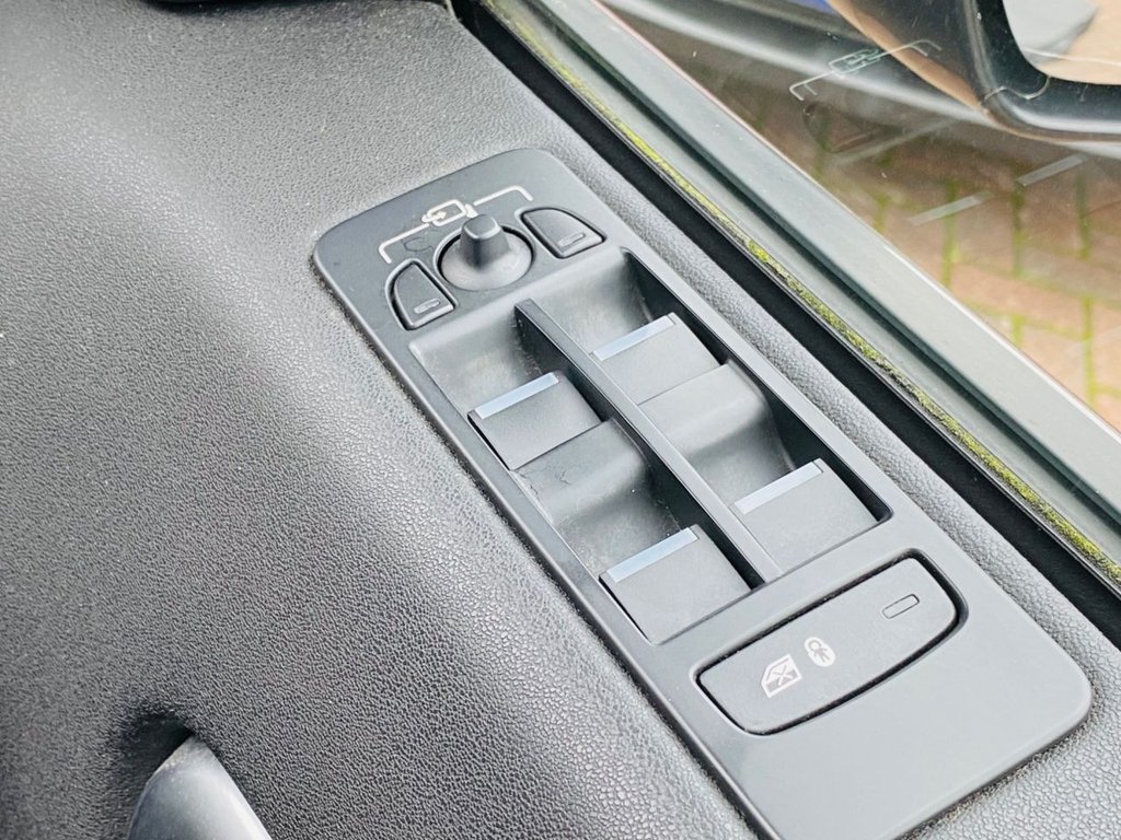 Used Land Rover Discovery Sport 2017 for sale - 76724364: Photo 25