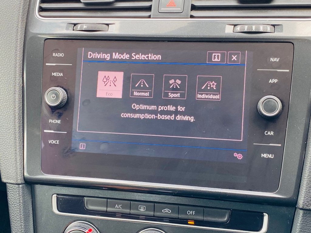 Used Volkswagen Golf 2017 for sale - 76385866: Photo 33