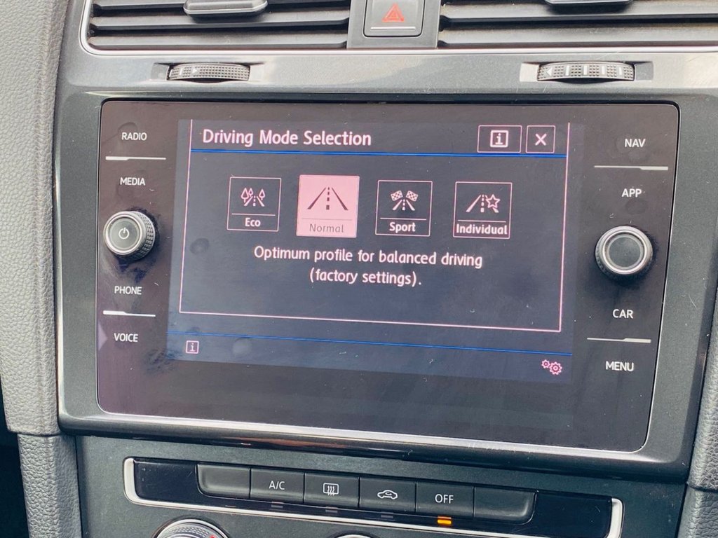 Used Volkswagen Golf 2017 for sale - 76385866: Photo 34