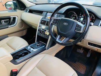 Used Land Rover Discovery Sport 2018 for sale - 76535721: Photo