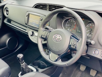 Used Toyota Yaris 2017 for sale - 76439425: Photo