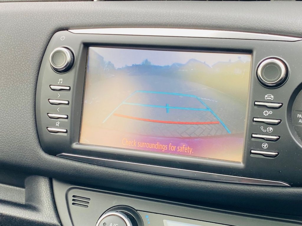 Used Toyota Yaris 2017 for sale - 76439425: Photo 32