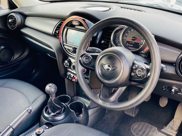 Used MINI Hatch 2018 for sale - 76080529: Photo 2