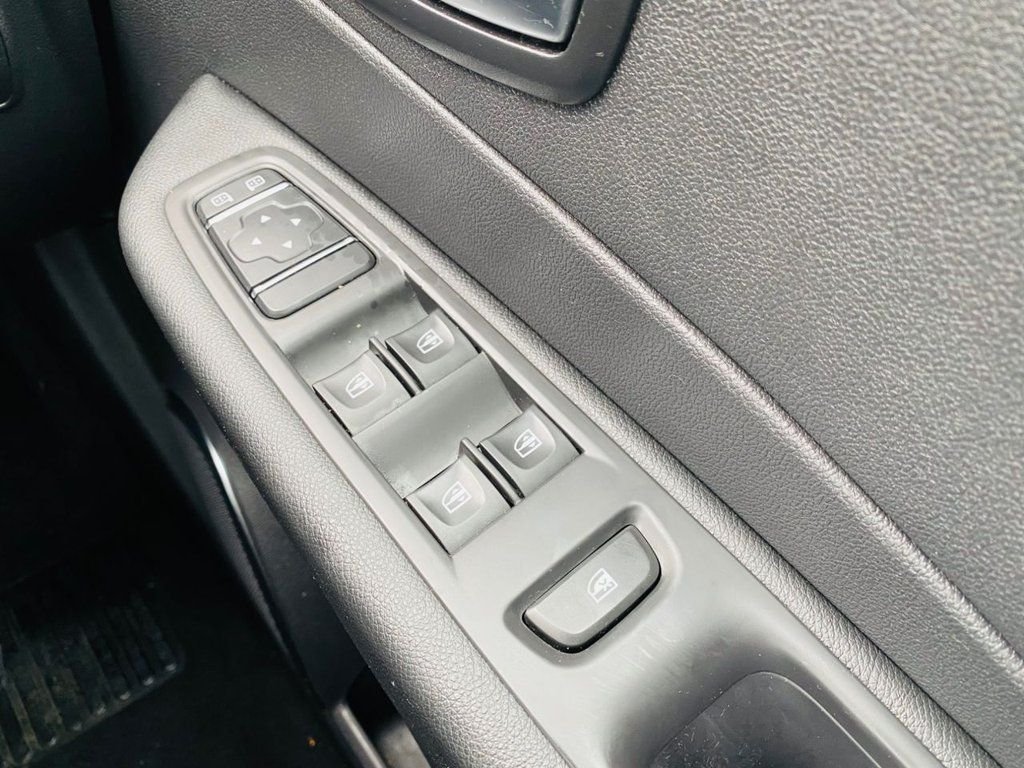 Used Renault Captur 2018 for sale - 76632395: Photo 31