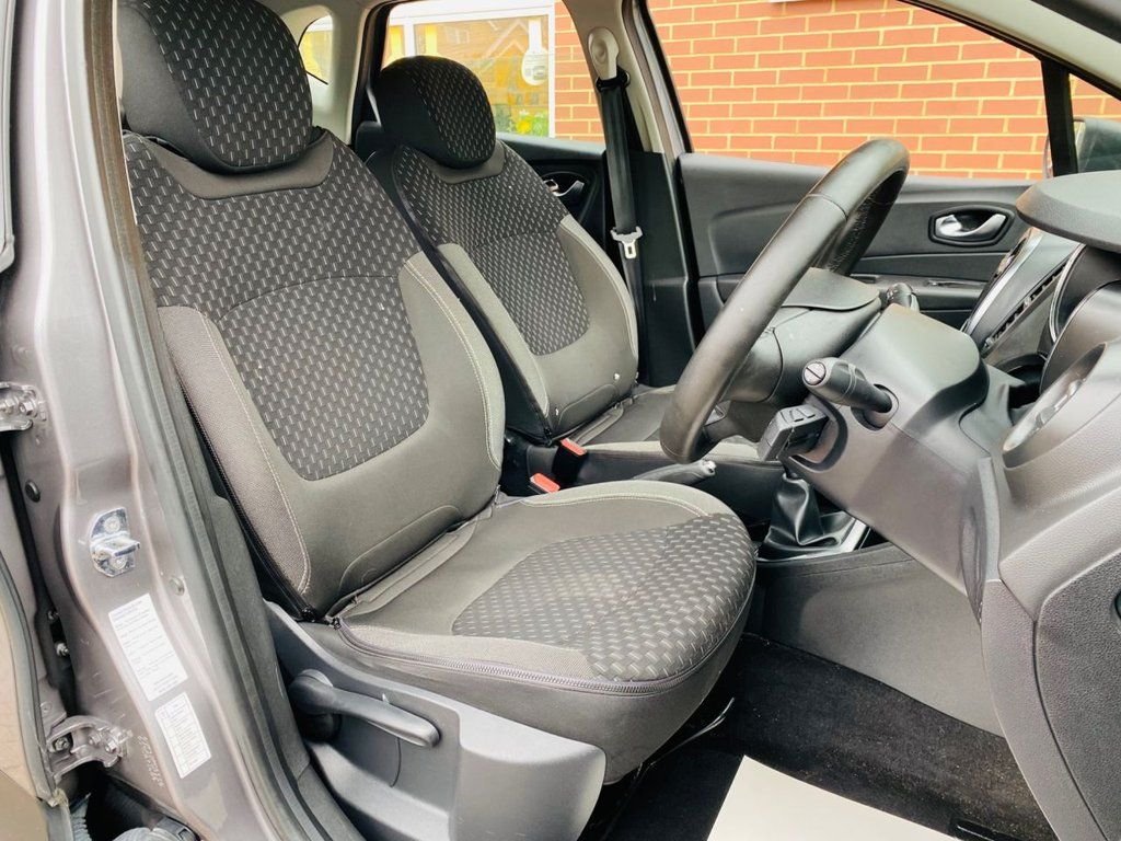 Used Renault Captur 2018 for sale - 76632395: Photo 4