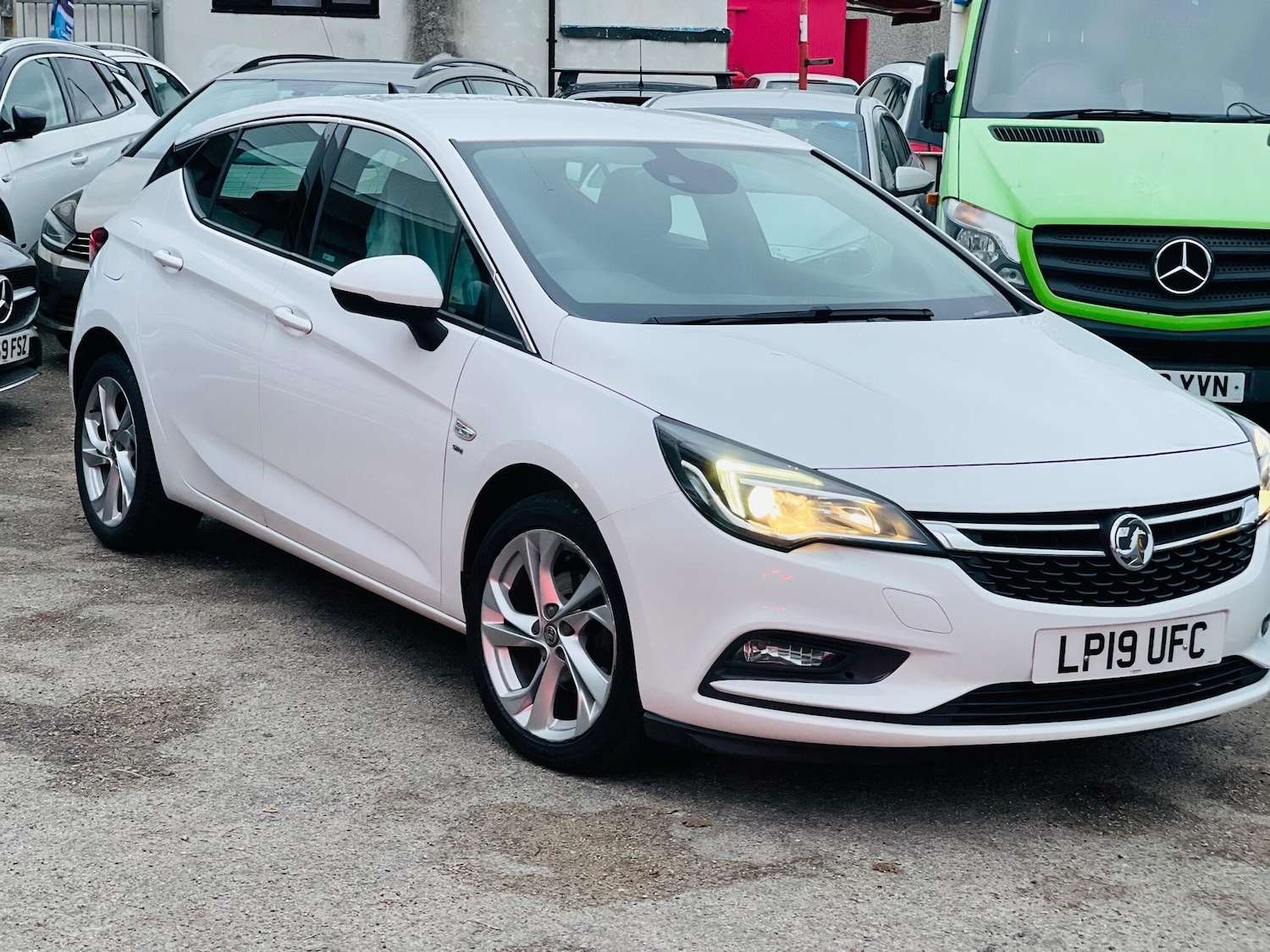 Used Vauxhall Astra for sale - 76727510: Photo 4