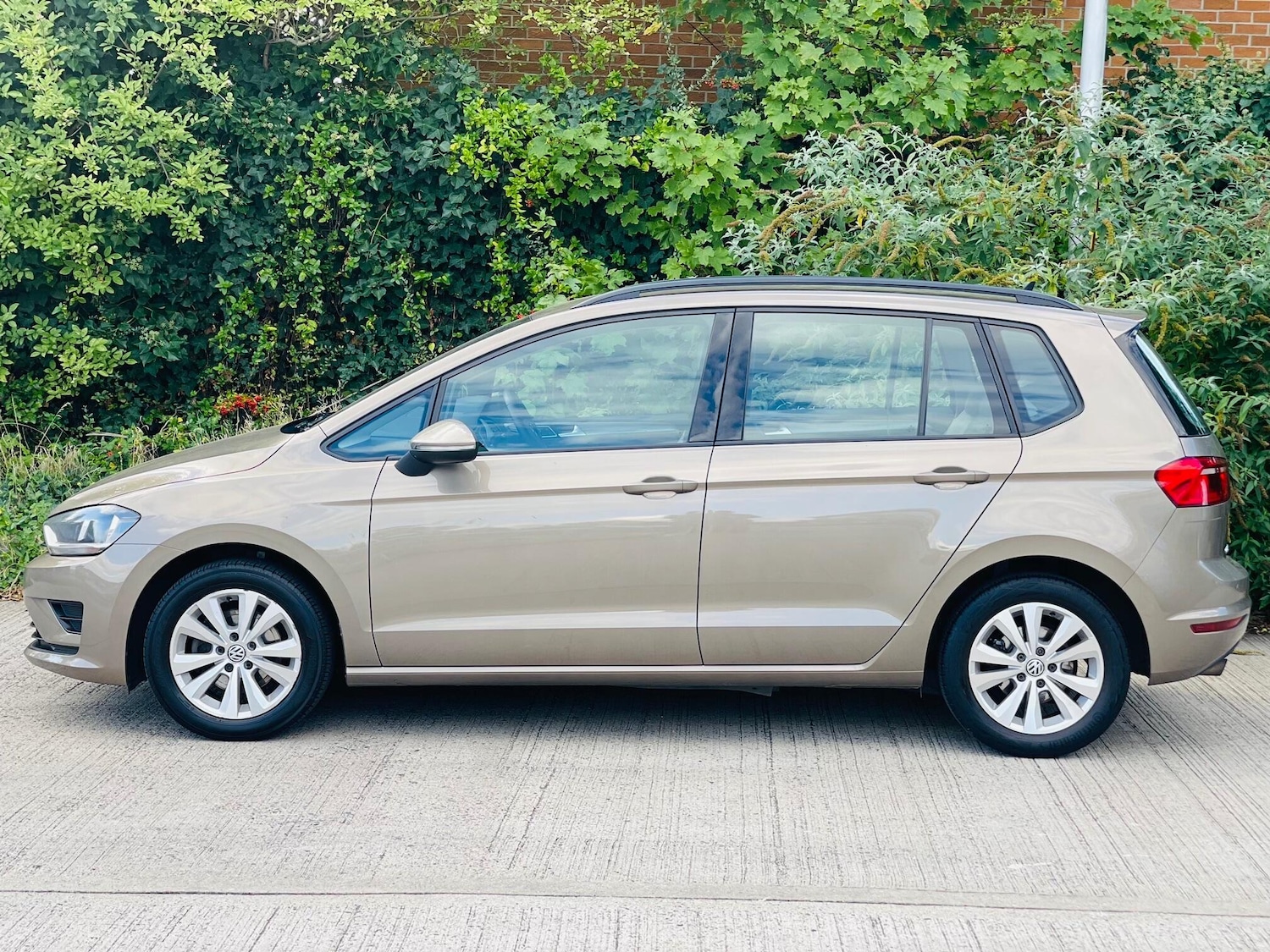 Used Volkswagen Golf SV 2017 for sale - 76270391: Photo 4