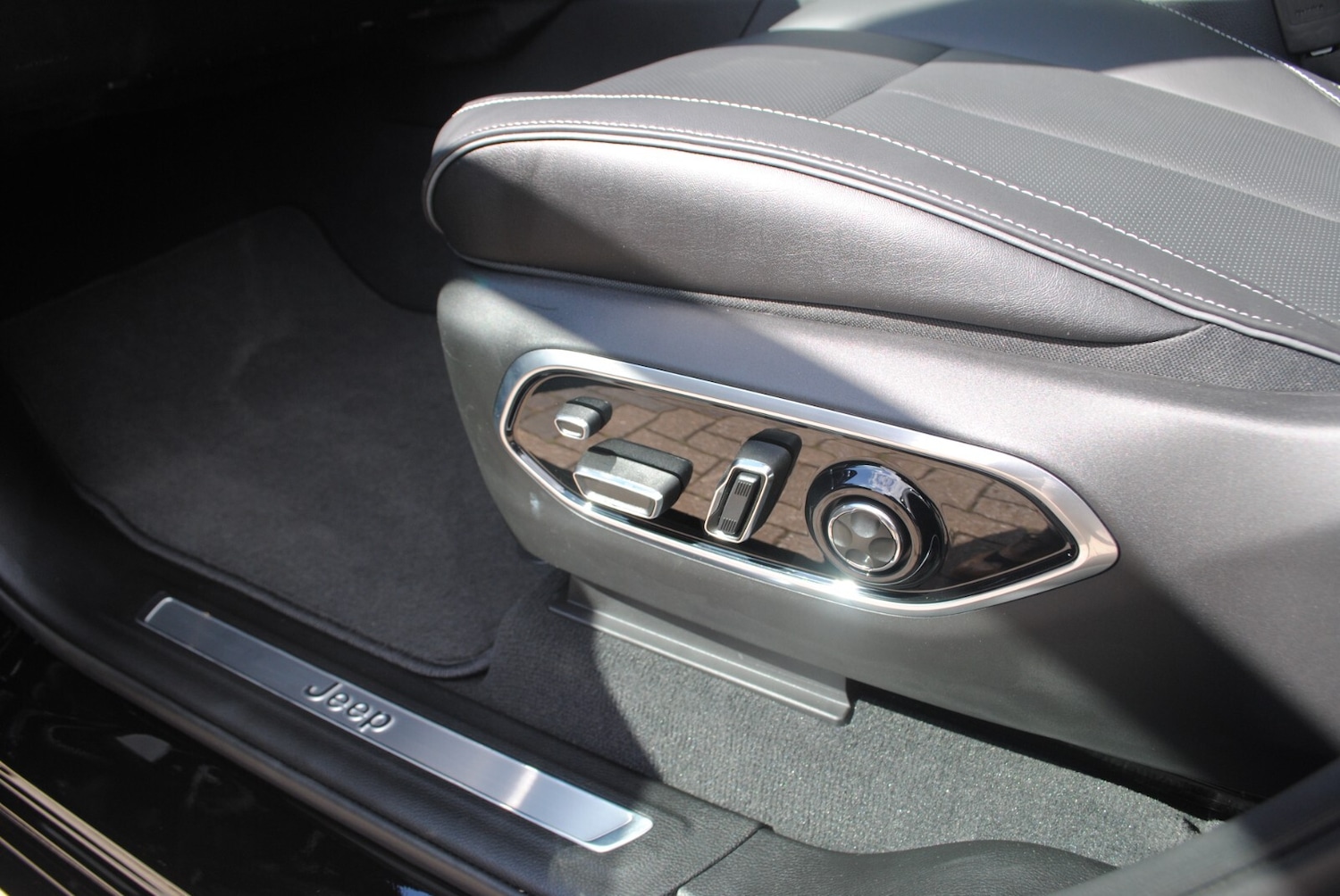 Used Jeep Grand Cherokee 2024 for sale - 75354951: Photo 38