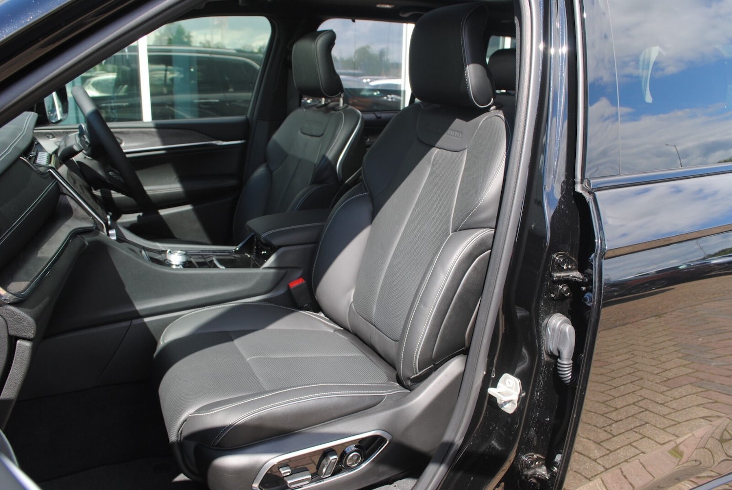 Used Jeep Grand Cherokee 2024 for sale - 75354951: Photo 40