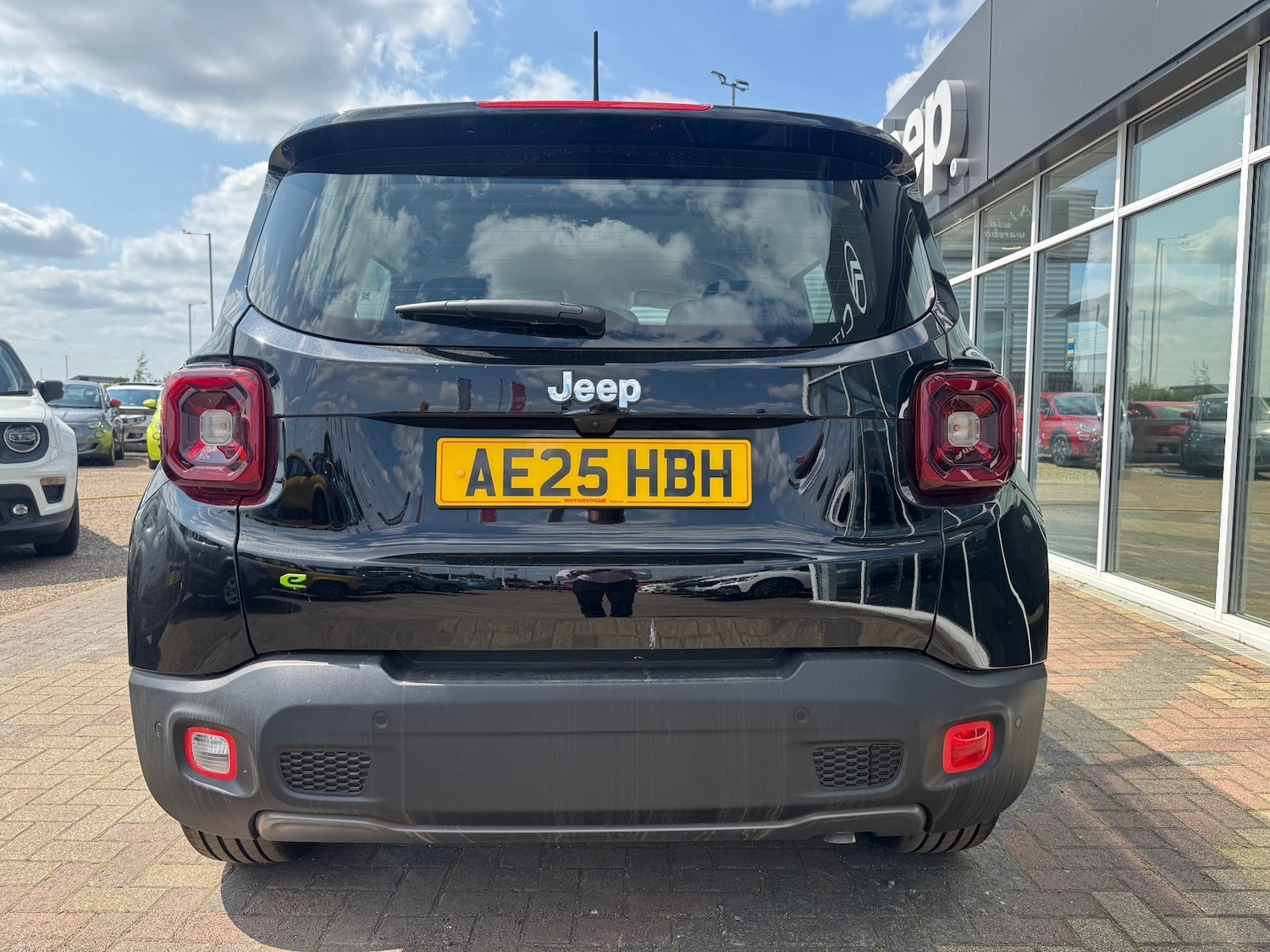 Used Jeep Renegade 2025 for sale - 76458941: Photo 2