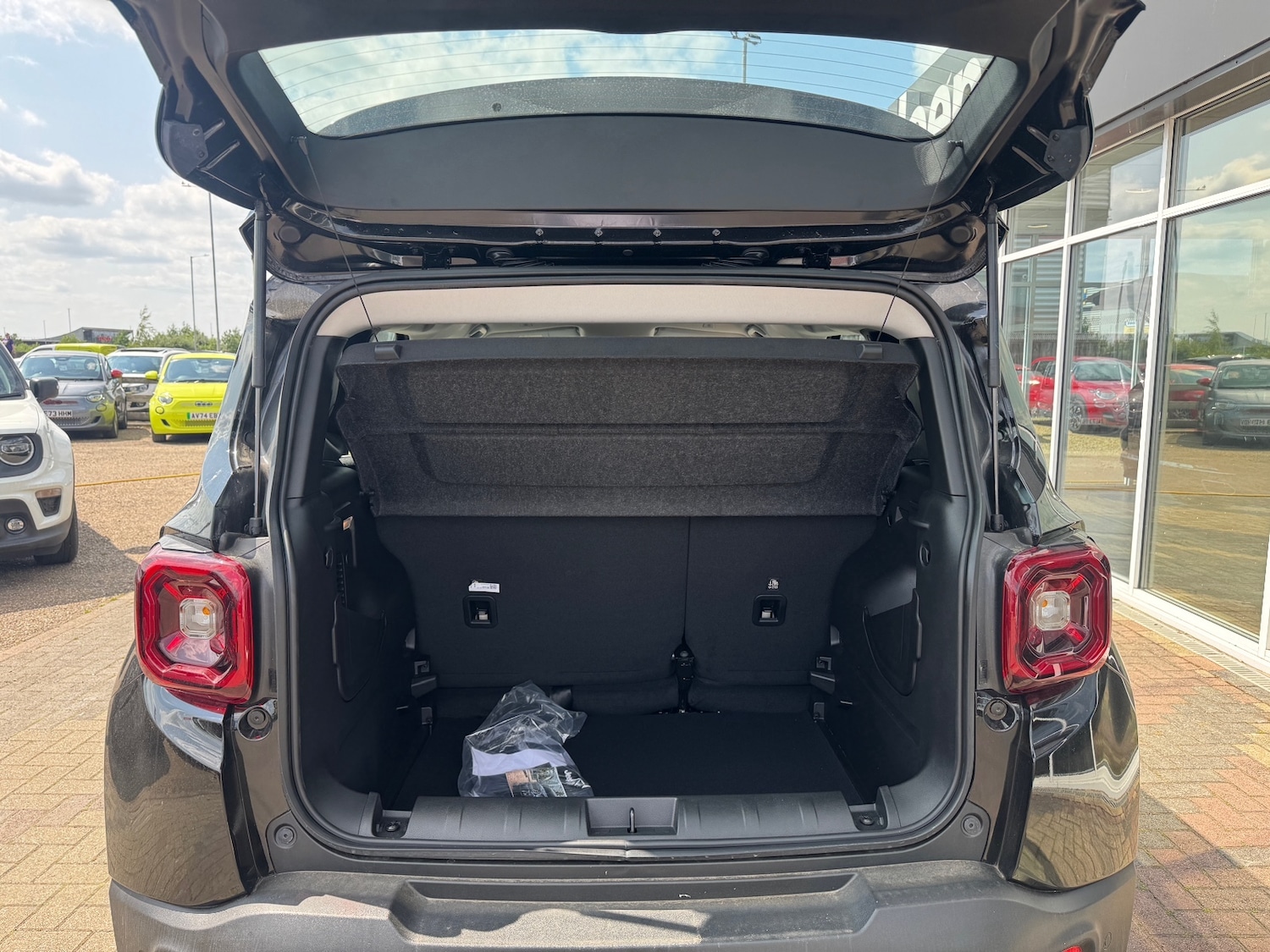 Used Jeep Renegade 2025 for sale - 76458941: Photo 29