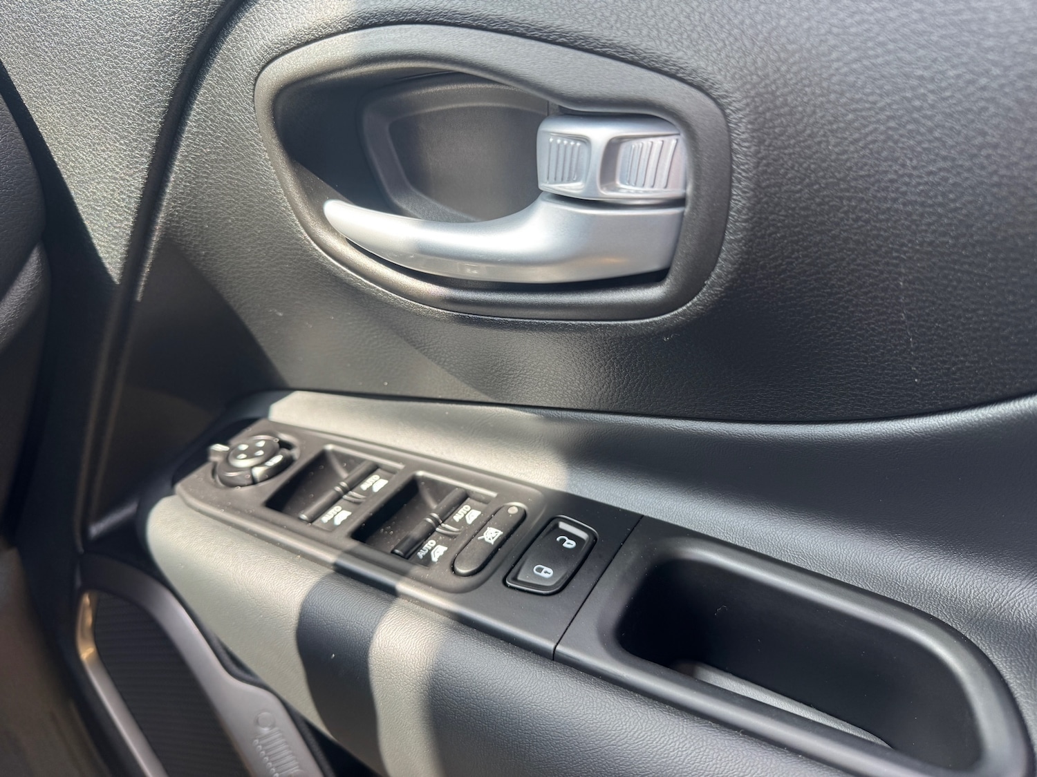 Used Jeep Renegade 2025 for sale - 76458941: Photo 32