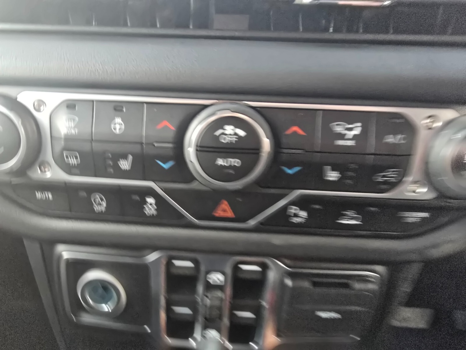 Used Jeep Wrangler 2024 for sale - 75354912: Photo 32