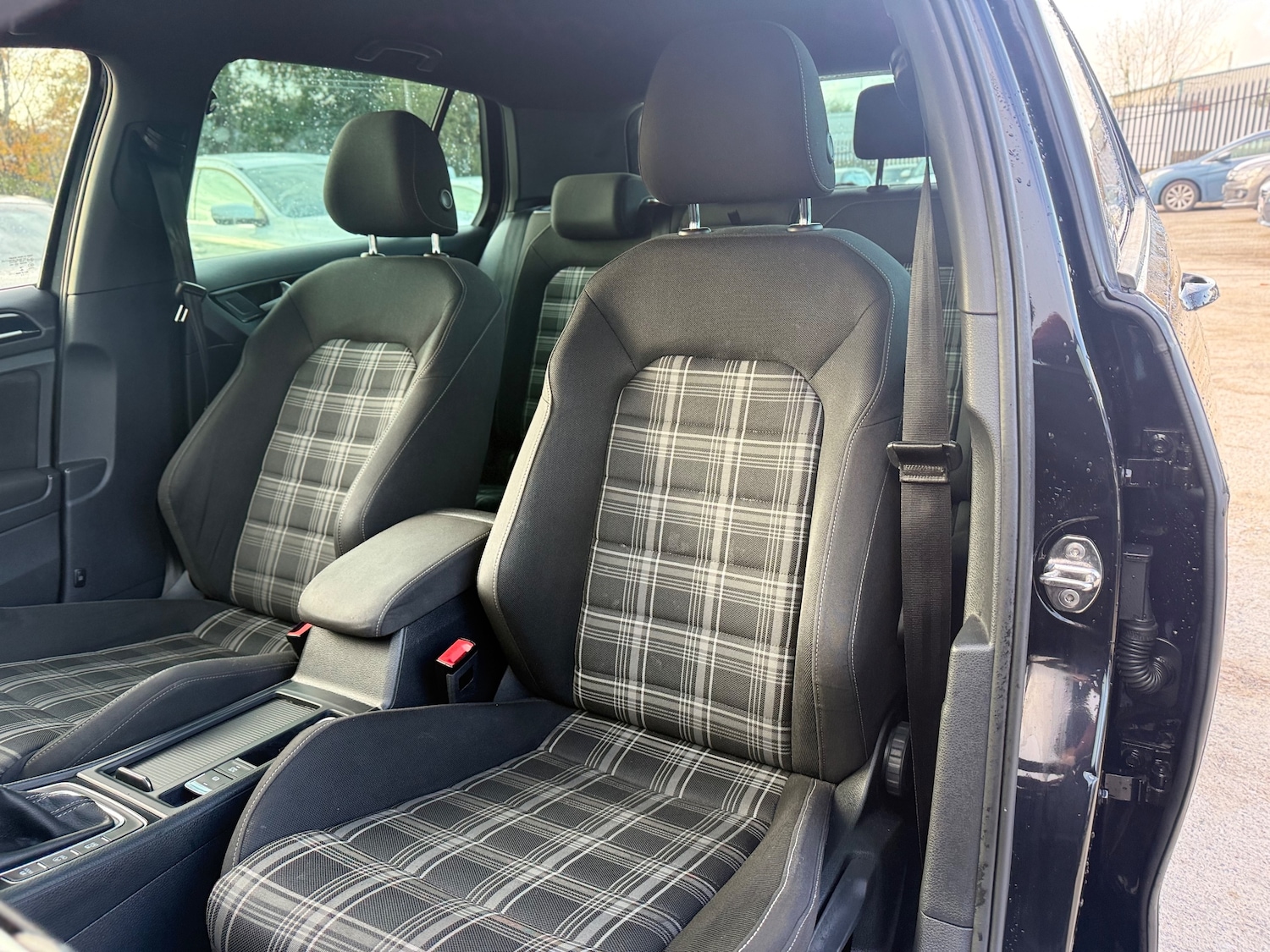 Used Volkswagen Golf 2017 for sale - 76445594: Photo 23