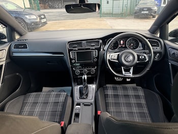 Used Volkswagen Golf 2017 for sale - 76445594: Photo