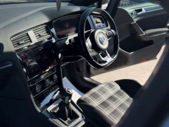Used Volkswagen Golf 2017 for sale - 74999968: Photo